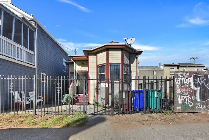 Property Photo: 731 Campbell St CA 94607