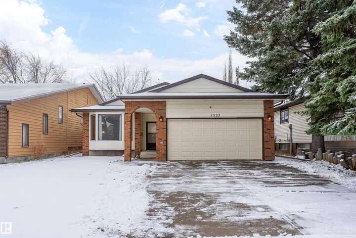 Property Photo:  11125 19 Avenue NW  AB T6J 4Z5 