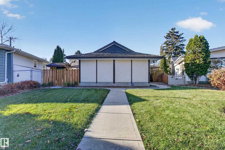 Property Photo:  3616 117 Street NW  AB T6J 1S3 