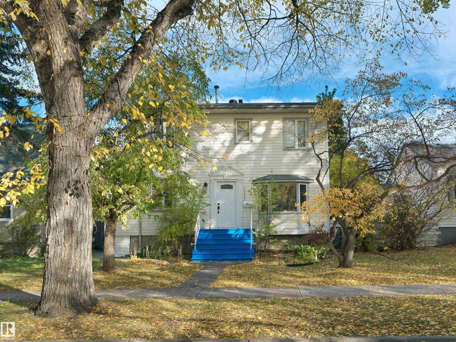 Property Photo:  10968 75 Avenue NW  AB T6G 0G9 