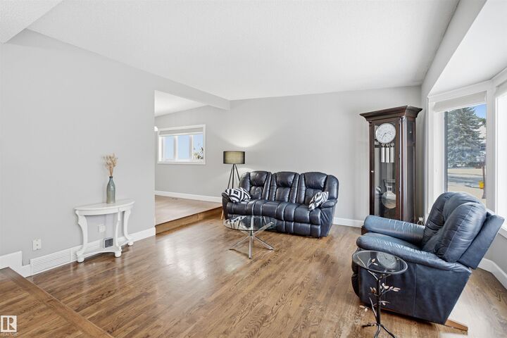 Property Photo:  8212 17 Avenue NW  AB T6K 2C8 