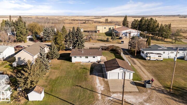 Property Photo:  503 4 Avenue  AB T0B 0R0 