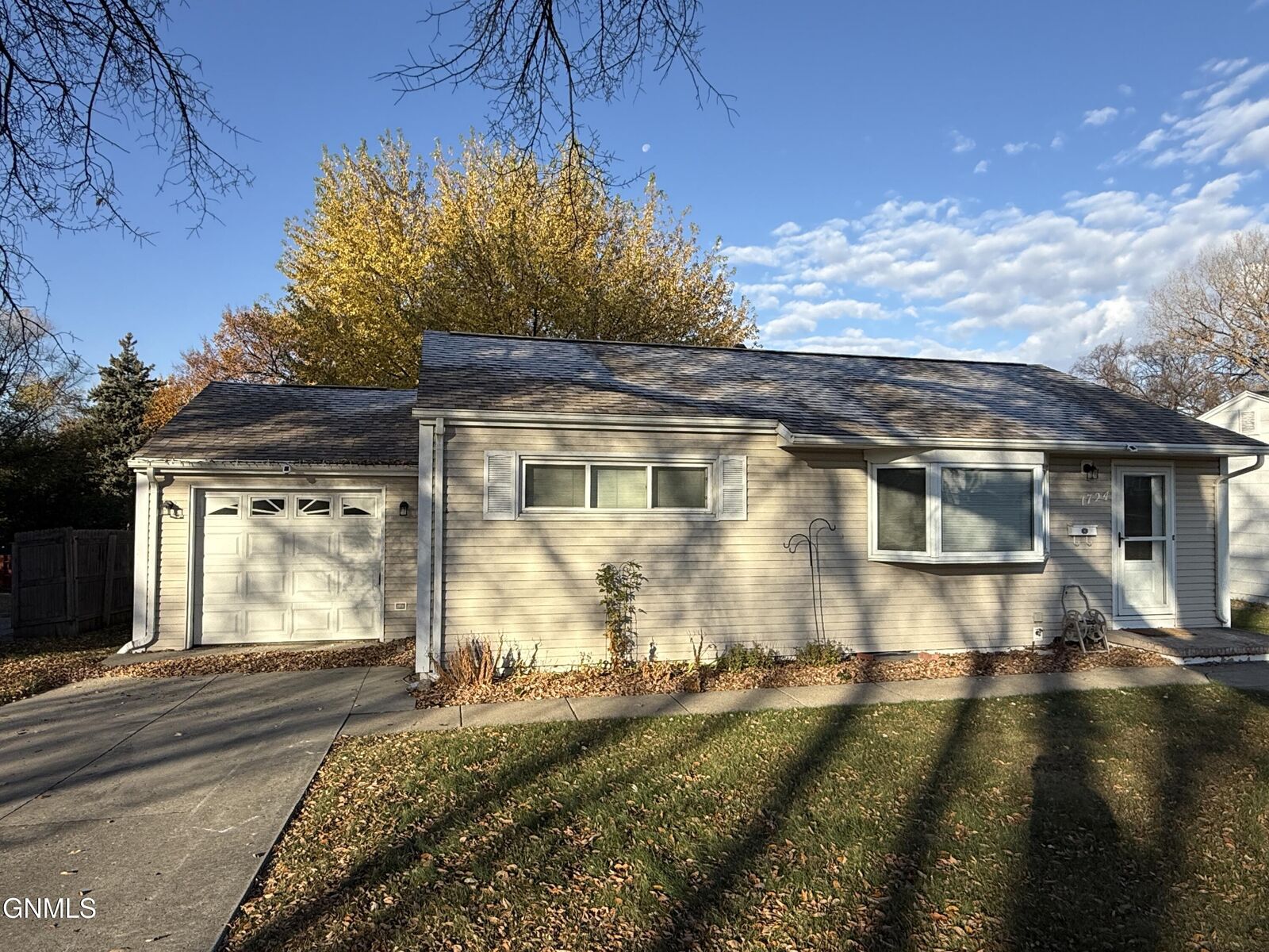 Property Photo:  1724 5th Street  ND 58501 