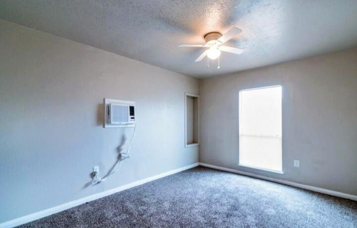 Property Photo: 5327 Bell Street 7 TX 77023