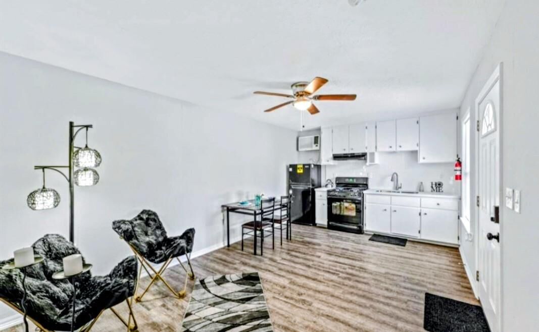 Property Photo: 12918 Peggys Lane B TX 77015