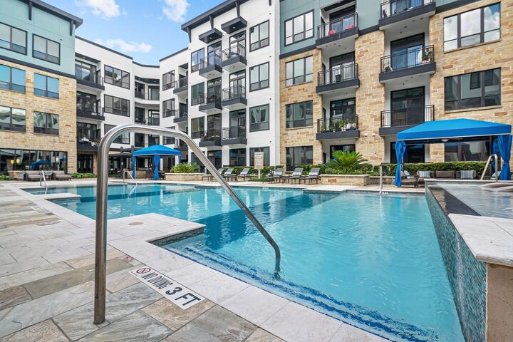 Property Photo:  1616 W Dallas Street 257  TX 77019 