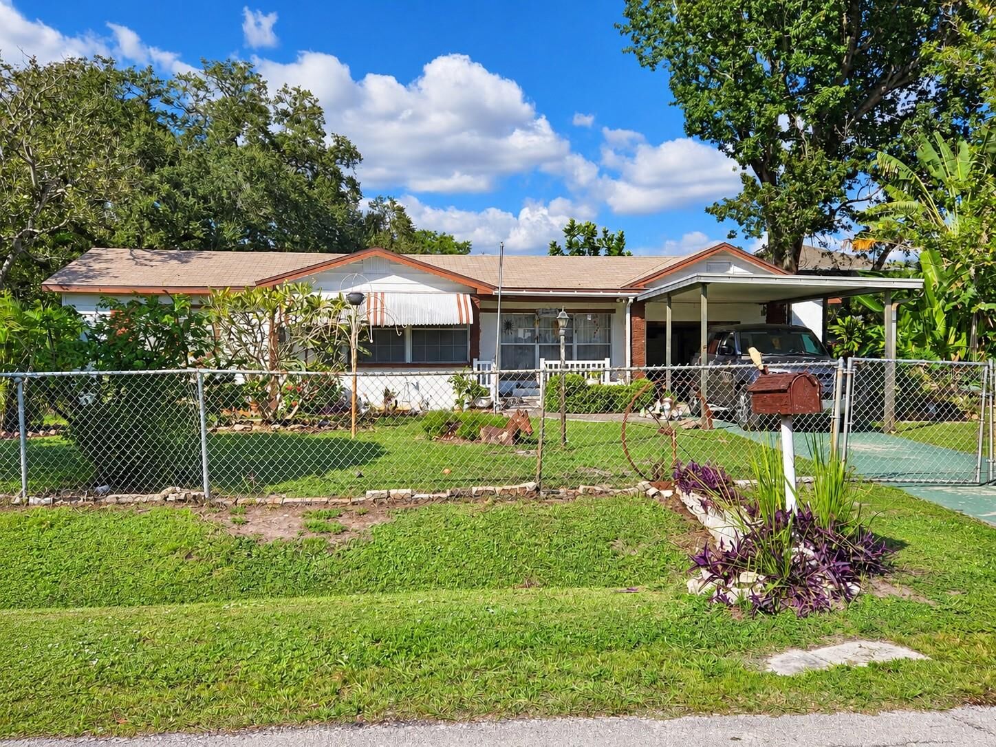 Property Photo:  3205 W Paxton Avenue  FL 33611 