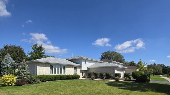 Property Photo: 8430 Glen Oaks Road IL 60462