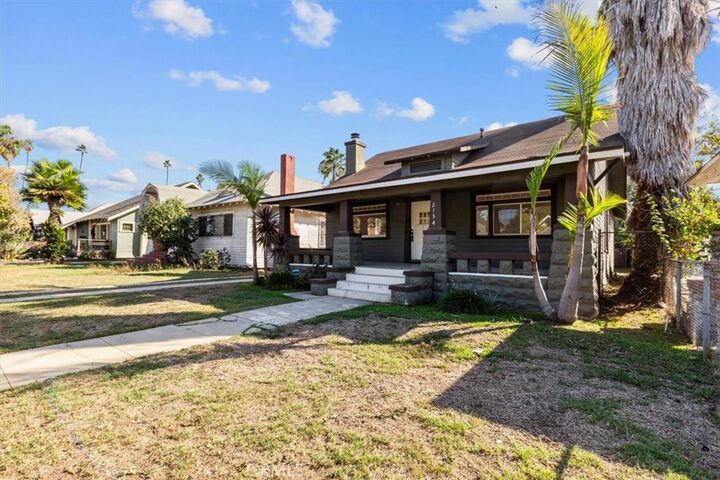 Property Photo:  2134 W 29th  CA 90018 