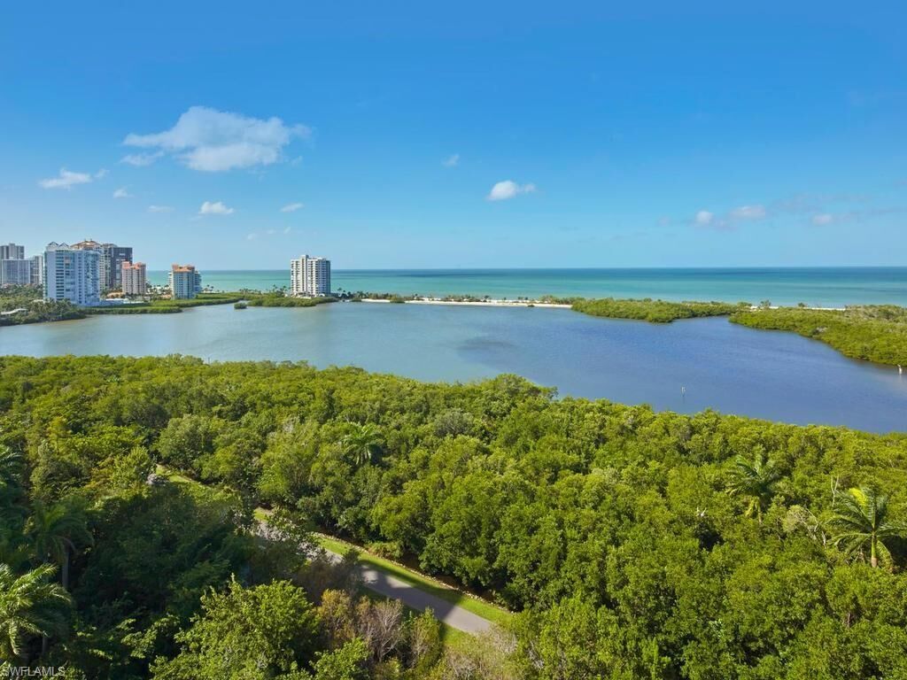 Property Photo:  5550 Heron Point Dr 1501  FL 34108 