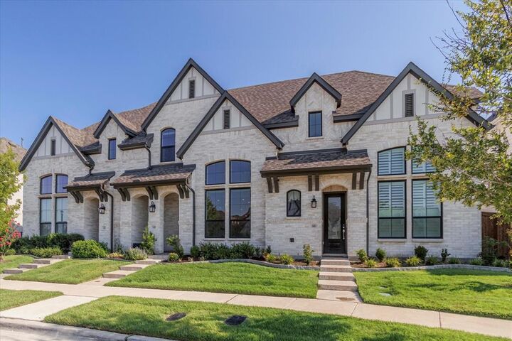 Property Photo: 14408 Greymoore Circle TX 76008