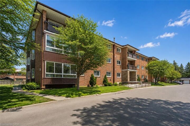 Property Photo:  67 Breckenridge Drive 102  ON N2B 3R8 
