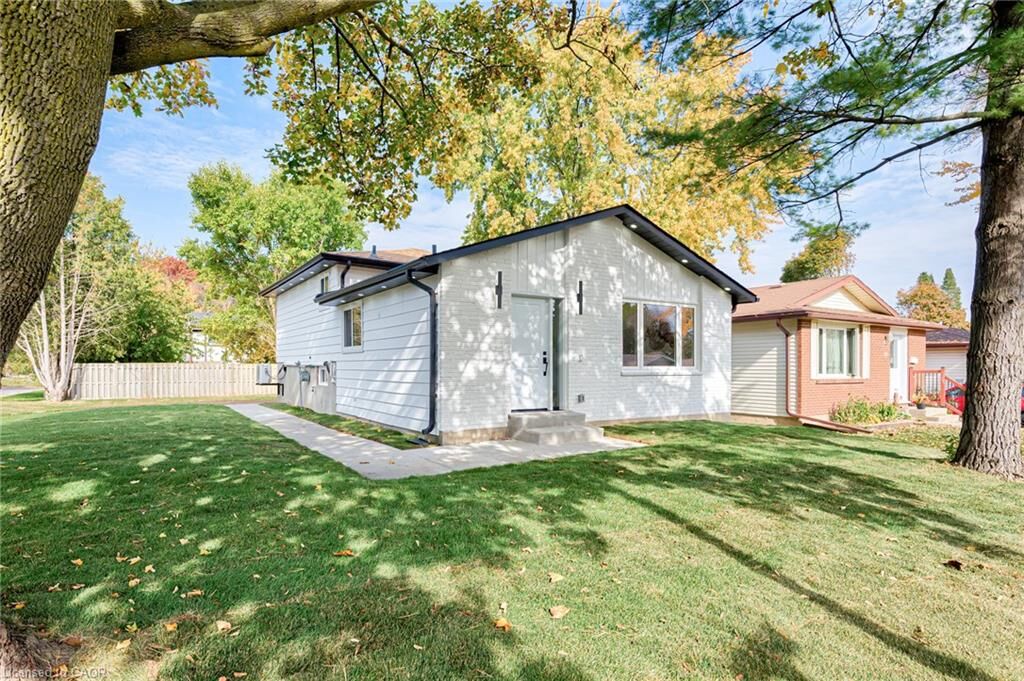 Property Photo:  6 Hillside Drive  ON N2E 1R2 