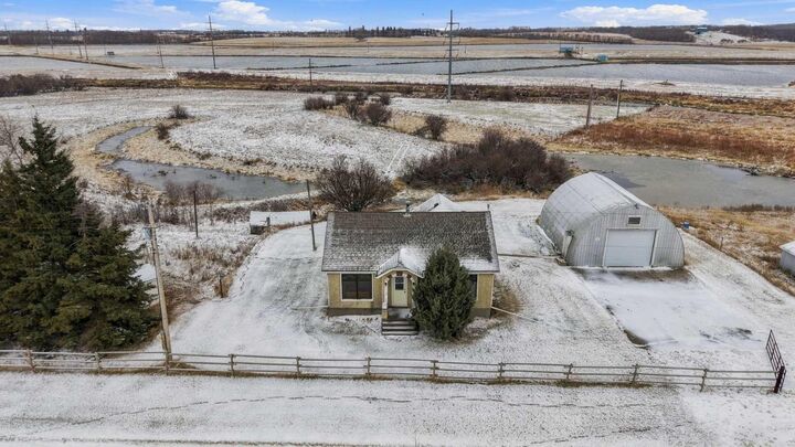 Property Photo: 432005 Range Road 252A AB T4J 1R2