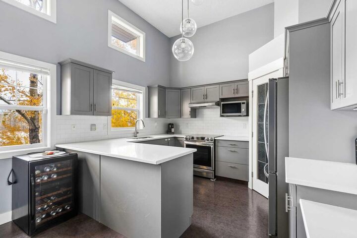 Property Photo:  29 Inglewood Grove SE  AB T2G 5R4 