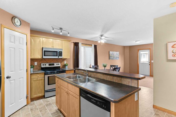 Property Photo:  7 Destiny Place  AB T4H 0C5 