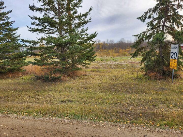 Property Photo:  604 Lakeshore Drive  SK S9V 2T0 
