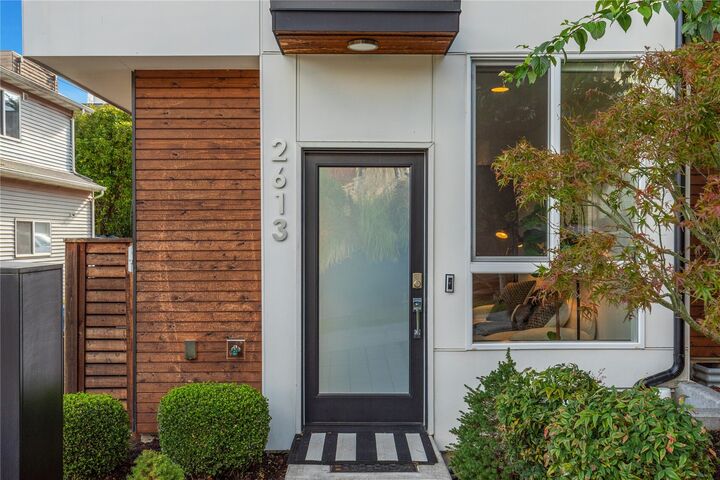 Property Photo:  2613 E Thomas Street  WA 98112 