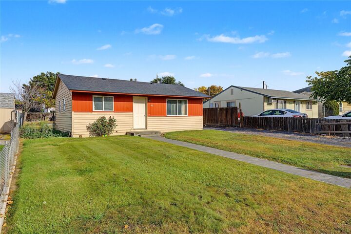 Property Photo:  1315 E Spruce Street  WA 99344 