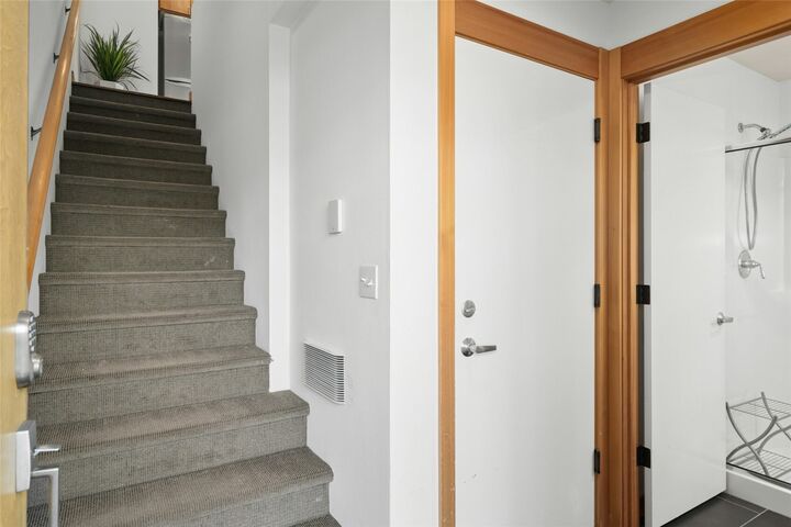Property Photo: 4331 9th Avenue NE C WA 98105