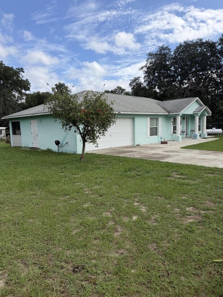 Property Photo: 23637 Brooklyn Avenue FL 32776