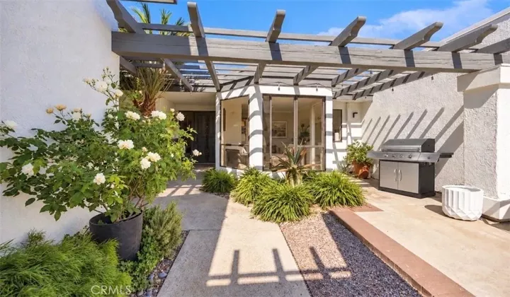 Property Photo: 33 White Water Dr CA 92625
