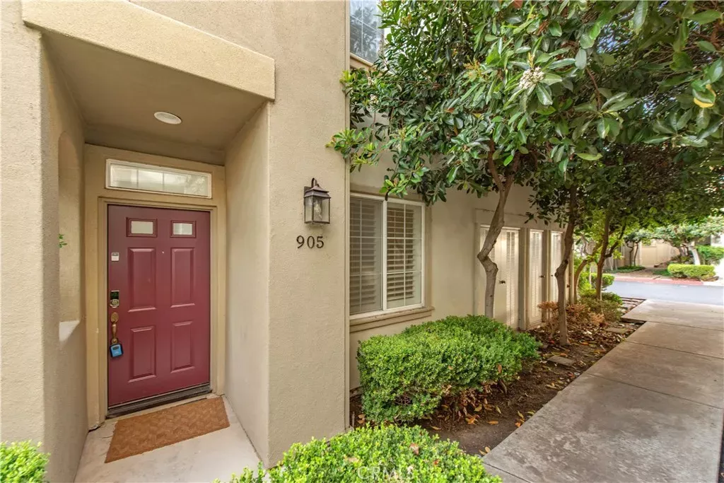 Property Photo:  905 Somerville  CA 92620 