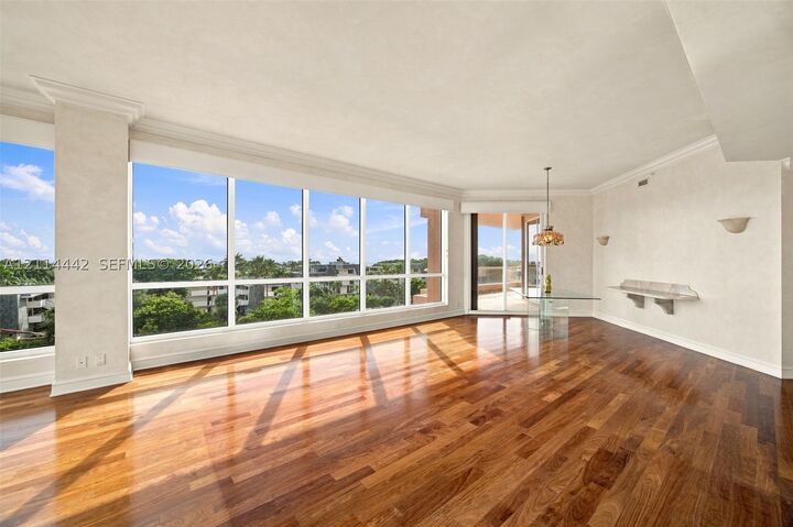 Property Photo:  10 Edgewater Dr 5G  FL 33133 
