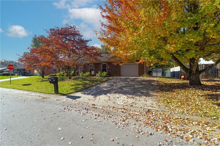 Property Photo:  901 Dogwood Road  IN 47130 