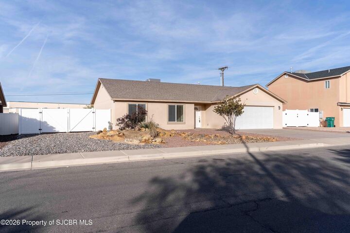 Property Photo: 709 Mesa Vista Drive NM 87401