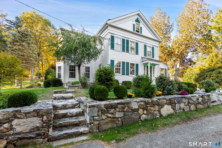 Property Photo:  