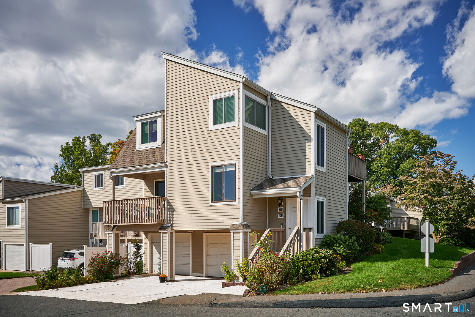 Property Photo:  387 Walden Green Road 387  CT 06405 