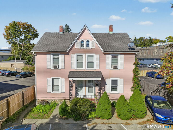 Property Photo:  52 Hoyt Street  CT 06905 