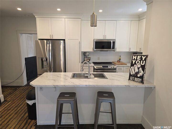 Property Photo:  125 D Avenue S  SK S7M 1P6 
