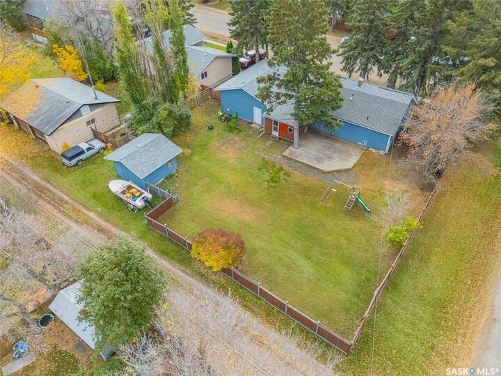 Property Photo:  401 2nd Street E  SK S0K 2L0 