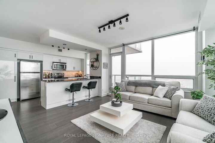 Property Photo: 2230 Lakeshore Boulevard W 1802 ON M8V 0B2