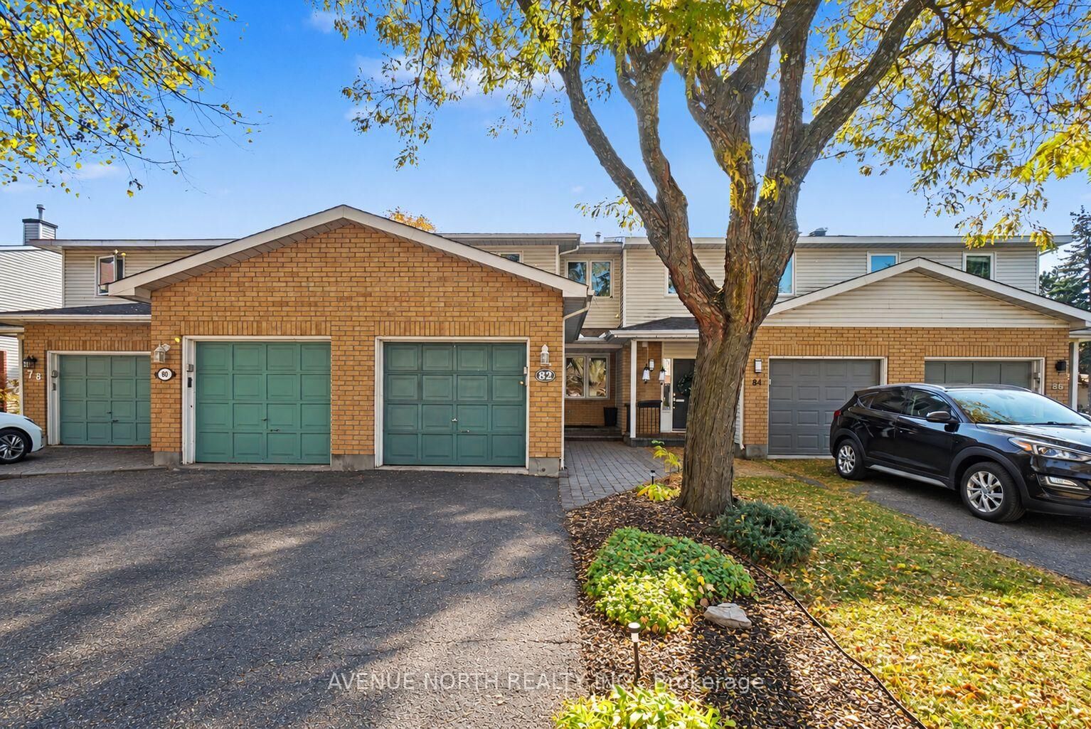 Property Photo:  82 Thornbury Crescent  ON K2G 6C3 
