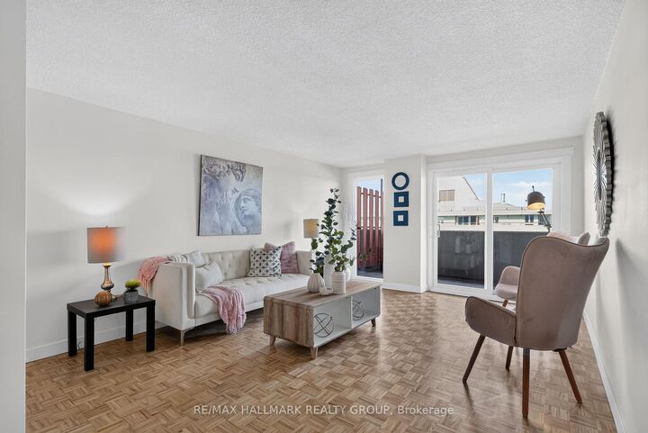 Property Photo:  158B McArthur Avenue  ON K1L 8C9 