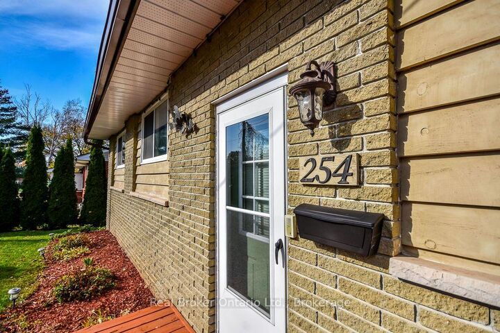 Property Photo:  254 Jeanne Street  ON L4R 2J3 