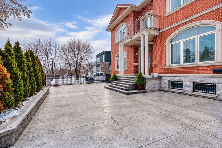 Property Photo:  3480 Joan Drive  ON L5B 1T5 