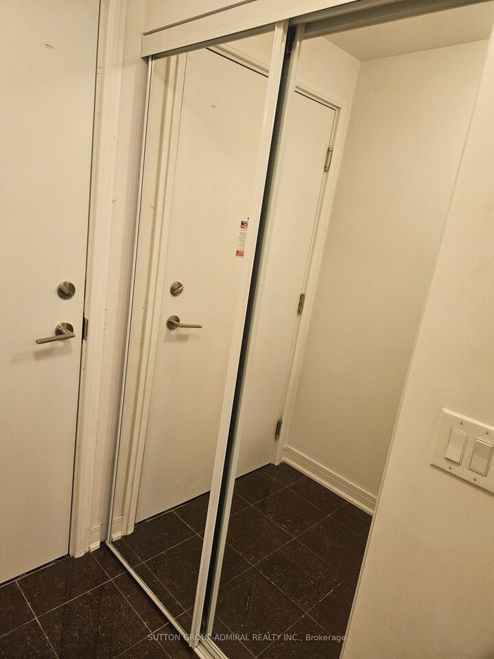 Property Photo: 9199 Yonge Street 318 ON L4C 1H7