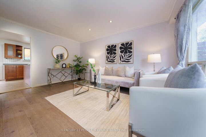 Property Photo: 172 Hollyberry Trail ON M2H 2P4