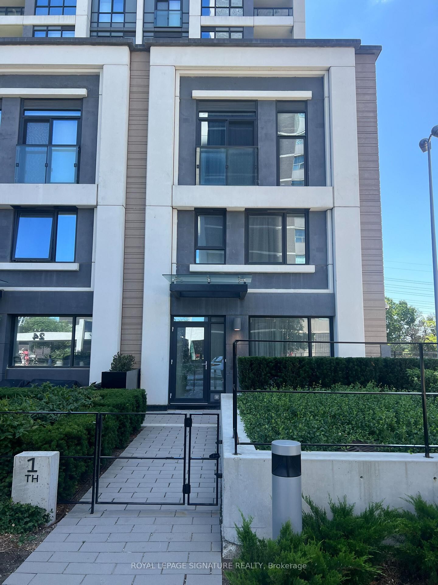 Property Photo: 9 Mabelle Avenue Th1 ON M9A 0E1