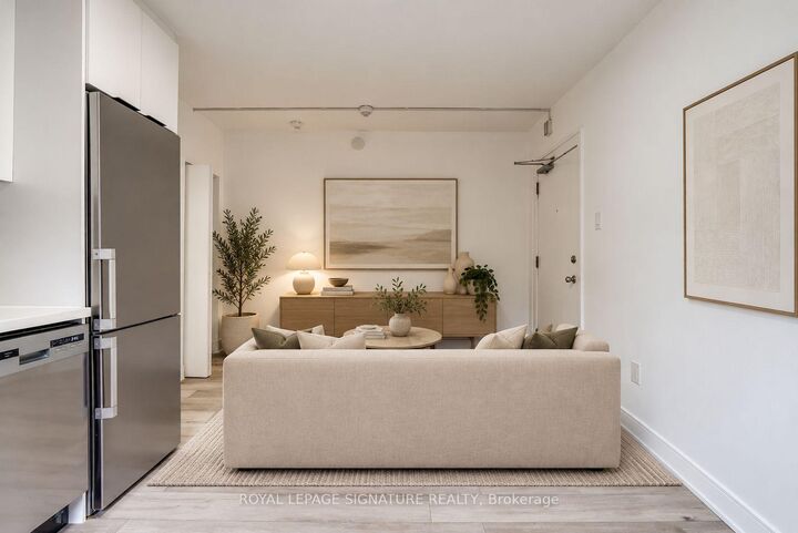Property Photo:  231 Vaughan Road B12  ON M6C 2M9 