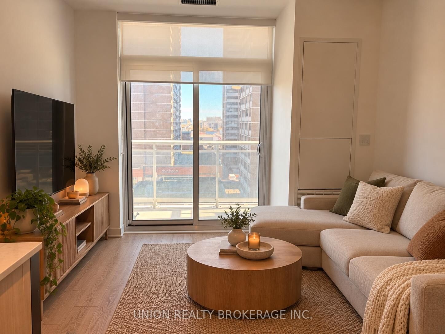 Property Photo:  286 Main Street 606  ON M4C 0B3 