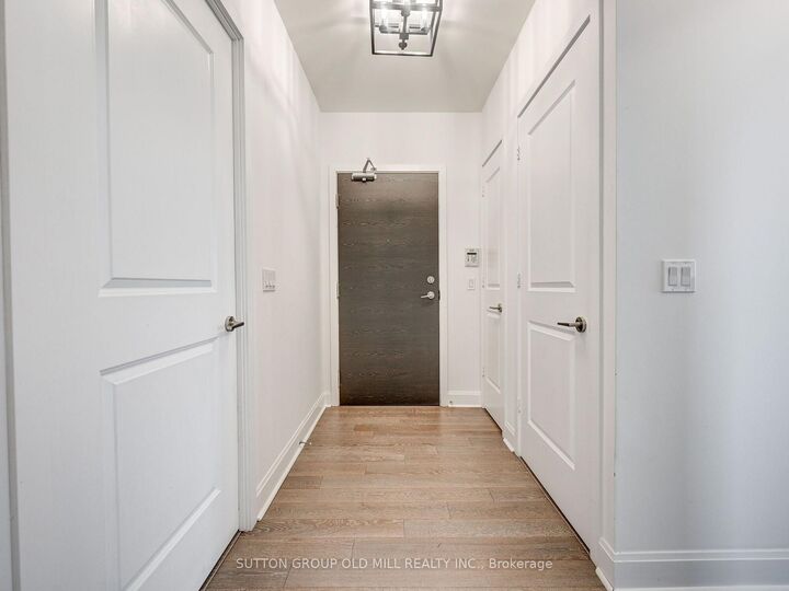 Property Photo:  33 Shorebreeze Drive 3704  ON M8V 0G1 