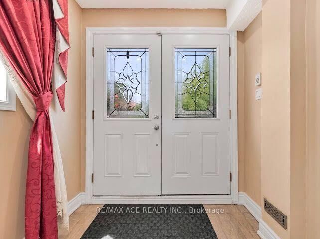 Property Photo:  149 Nelson Street Upper  ON M1J 3J8 