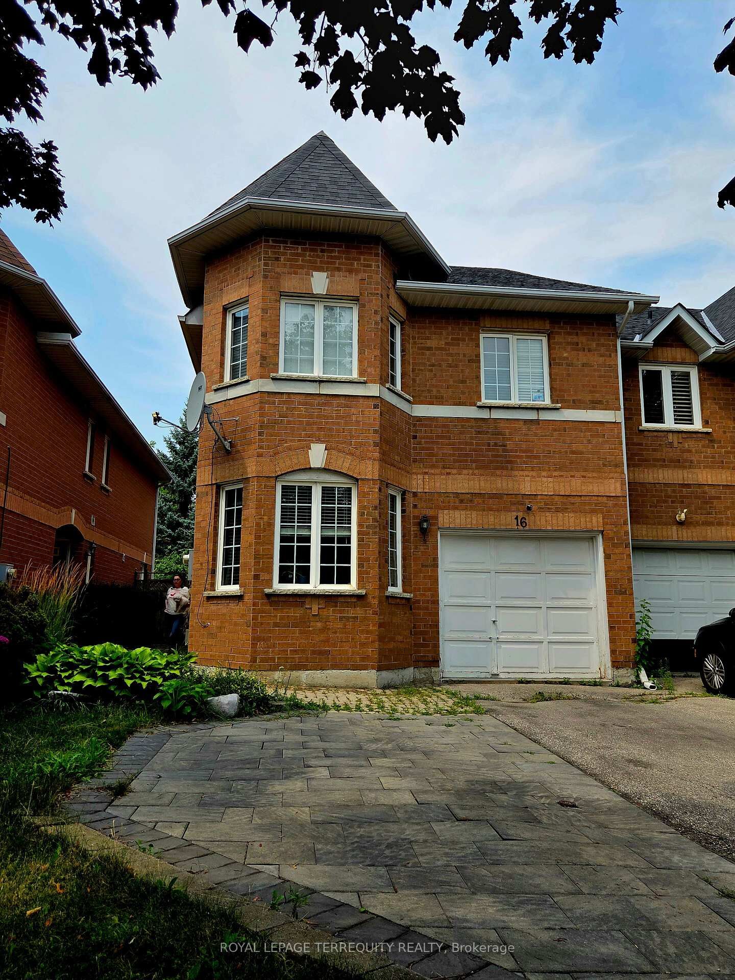 Property Photo: 16 Royal Chapin Crescent Bsmt ON L4S 1Z9