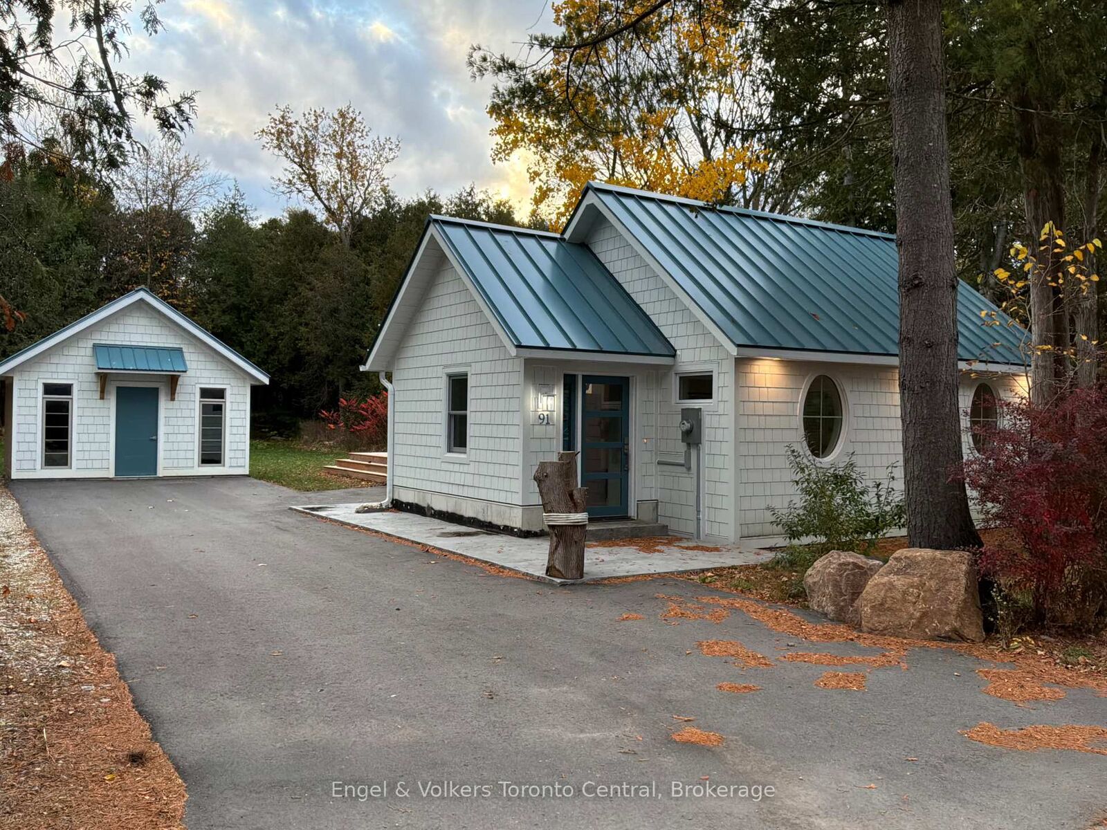 Property Photo:  91 Lakeshore Drive  ON N0H 2P0 