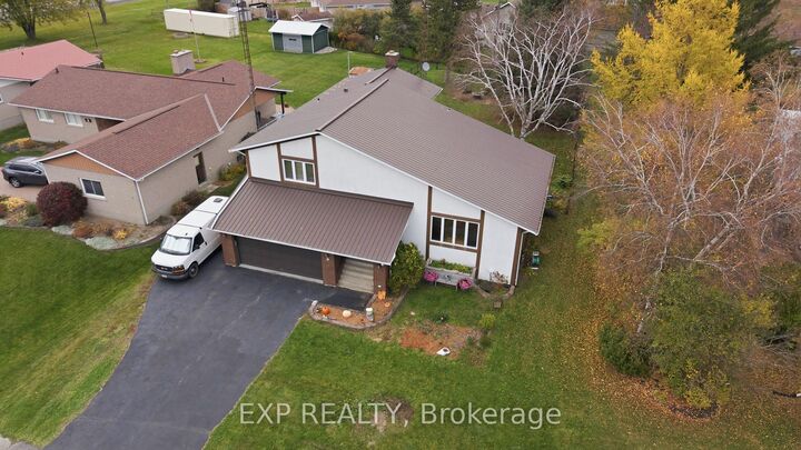 Property Photo:  5 Island Park Drive  ON K0E 1K0 